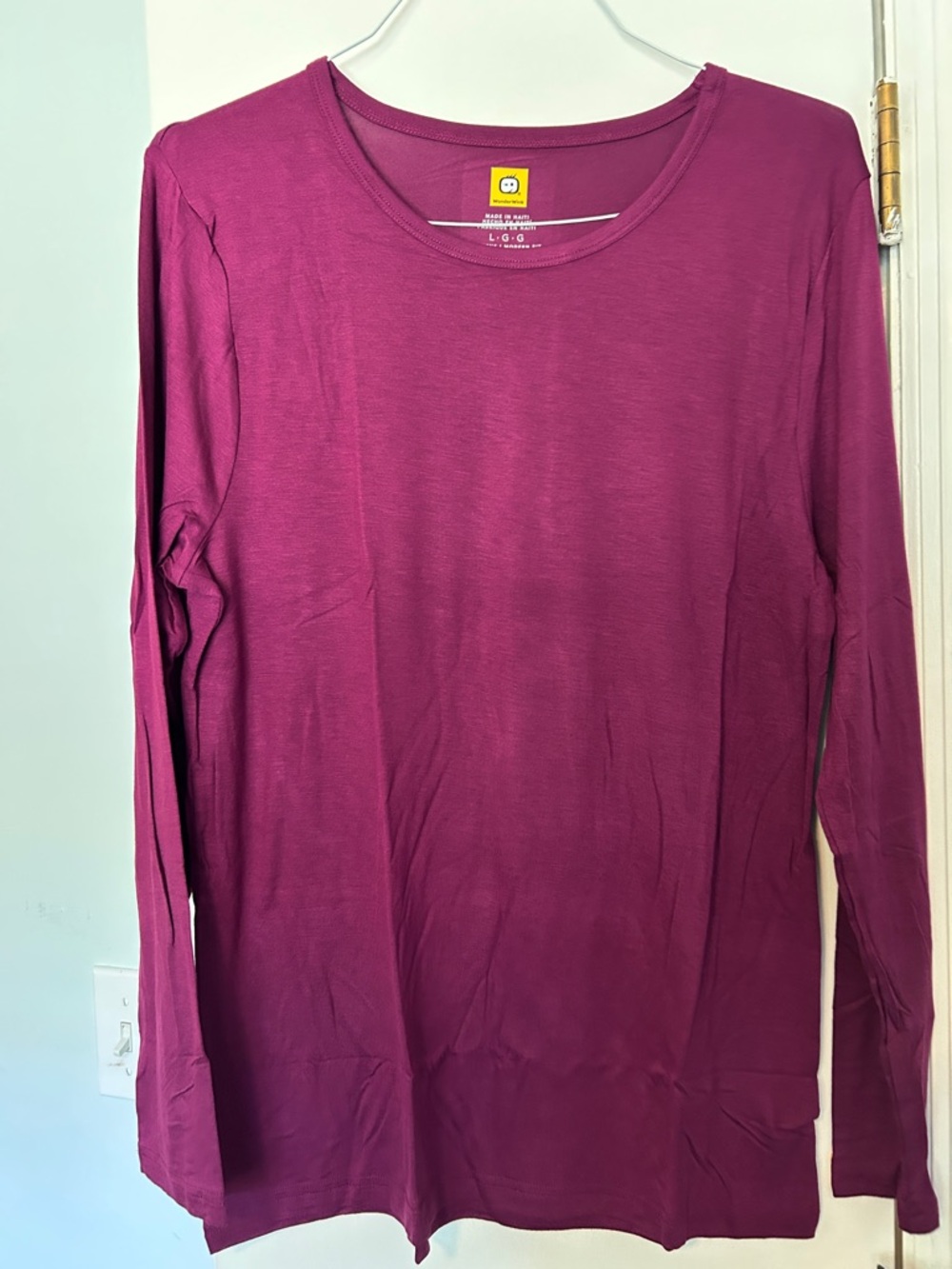 NWT WonderWink Women’s Long-Sleeve Crewneck Top in Magenta